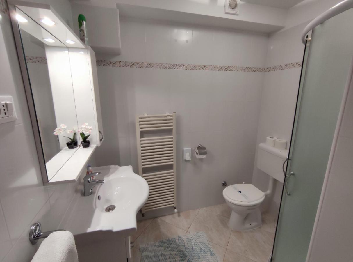 Apartmani Rita Kiwi Novigrad Istria Exterior foto
